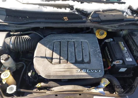 2015 Chrysler Town & Country Limited Platinum z USA, uszkodzony, nr VIN 2C4RC1GG2FR574184